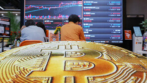 [단독]외국인 ‘국내계좌’ 요구에 99.9% 증발…코인 ‘김치 프리미엄’ 치솟았다