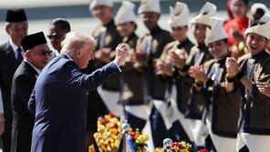 트럼프 “北, 일종의 핵보유국” 김정은 만남 제안