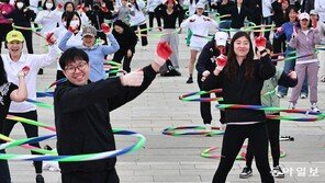 9988 서울체력장, 비 와도 2000여 명 ‘북적’