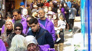 이태원 참사 외국인 희생자 유족들 현장서 눈물