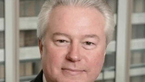 “군인 월급 줘라” 1900억원 기부한 美은둔 갑부