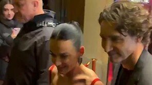 트뤼도 전 총리, 케이티 페리 손 꽉 잡고 ‘공개열애 1일차’ 인증