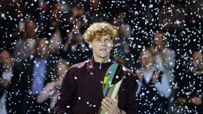 ‘세계 2위’ 신네르, 츠베레프 꺾고 에르스테방크 오픈 정상 탈환