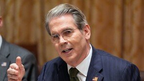 베선트 “中 희토류 규제 유예하기로…美도 추가관세 부과 안할것”