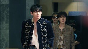 BTS 내년 ‘완전체’ 월드투어…하이브, 실적 개선 전망에 8% 급등