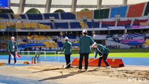 10초 안에 모래 평탄화… 선수만큼 긴장[현장속으로]