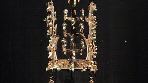 천년의 황금빛… 頂上을 비추다