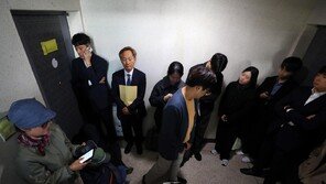 내란 선동 혐의 황교안, 문 닫고 압수수색 거부