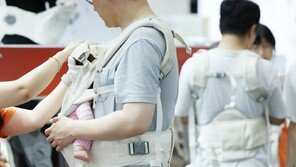 육아휴직 3명 중 1명은 아빠…내년부터 ‘육아기 10시 출근제’ 도입