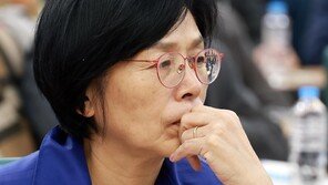 최민희 ‘축의금 반환’이 칭찬할 일?…與대변인 “내겐 없는 용기”