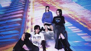 “아이만 입는 줄 알았는데”… 어른들도 빠진 ‘케이팝데몬헌터스’ 패션 