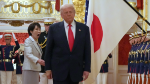 트럼프 대통령의 일장기 패싱에 당황한 다카이치 총리[청계천 옆 사진관]