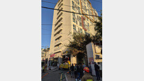 오피스텔서 ‘펑’, 전기차 화재…15명 연기흡입·100명 대피