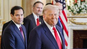 트럼프, “北미사일 수십년간 쐈다…머지 않은 미래에 김정은 만남 기대”