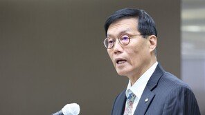 이창용 총재 “올해 성장률, 1% 이상 가능성 커졌다”