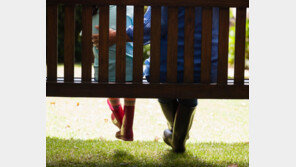 “양육 안하면 부모자격 박탈” 외할머니가 후견인 됐다