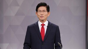 ‘기차역 명함 배포’ 김문수, 선거법 위반 경찰 조사 받아