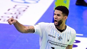 ‘레오 21점’ 남자배구 현대캐피탈, 개막 3연승으로 선두 질주