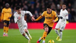 ‘황희찬 시즌 첫 도움’ 울버햄튼, 첼시에 3-4로 져 리그컵 16강 탈락