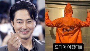 “드디어 이겼다!”…조인성, 한화 한국시리즈 첫 승에 환호