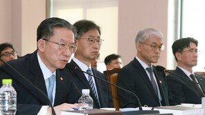 법무장관 “이재명 재판 재개 지휘, 적절하지 않아”