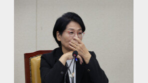 국힘, ‘자녀 결혼식 축의금’ 최민희 과방위원장 뇌물 혐의로 고발