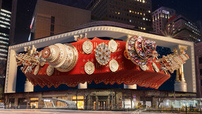 백화점은 벌써 크리스마스 시즌… ‘인증샷 명소’ 경쟁