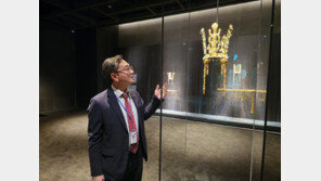 “신라금관 6점 첫 한자리서 전시… 온종일 긴장”