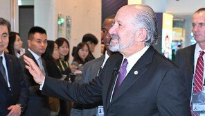 러트닉 “반도체 관세, 합의 포함 안돼” 韓과 엇갈린 주장