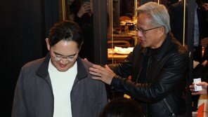 ‘완판男’ 이재용 삼성전자 회장, ‘89만원 이 아우터’ 입었다