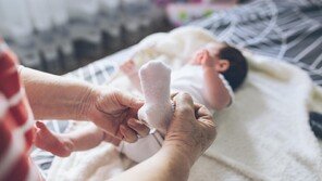 정부지원 돌보미가 아기 내동댕이…홈캠에 딱 걸려(영상) [e글e글]