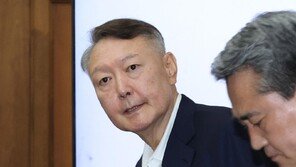 尹 “김건희가 뭡니까, 여사를 붙이든지”… 법정서 호칭 생략한 특검에 언성 높여