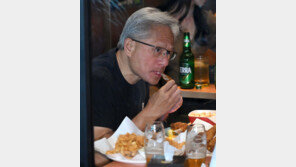 본사서 전수받은 조리법으로…젠슨 황 ‘깐부세트’ 급식으로 맛본다