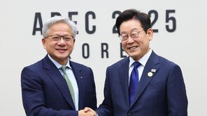 젠슨 황, 이재용 등 보며 “제 치맥 동료들”…李 “저도 있었어야”