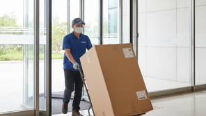 ‘트로이 목마’ 절도 수법…택배 상자 숨어 4300만원 金 털었다