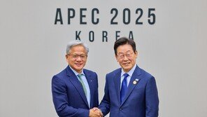 젠슨 황 만난 李 “옛날 용산 전자상가 누볐듯 한국 전역 다녀달라”