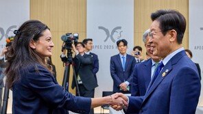 젠슨 황 딸 만난 李대통령 “우리나라에서 나이는 비밀”[청계천 옆 사진관]