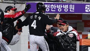 ‘김현수 맹타’ LG, 한화 4-1 제압…2년 만에 통합 우승 ‘V4’