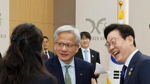 젠슨 황 만난 李 “옛날 용산 전자상가 누볐듯 한국 전역 다녀달라”