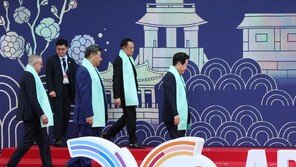 APEC 정상들이 두른 ‘옥색 숄’…담긴 의미는? [청계천 옆 사진관]