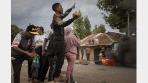 사미아 하산, 탄자니아 대통령 당선…“97.66% 득표·야당 배제 항의시위 격화”