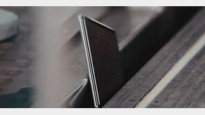 [영상] 지하철 선로에 빠진 휴대전화, 이렇게 찾았습니다