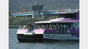 한강버스 한 달 만에 재개… 여전히 기대 반 우려 반