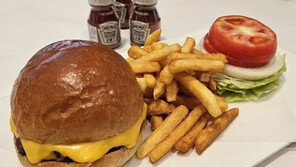 ‘트럼프 버거’ 출시 준비, ‘시진핑 황남빵’ 순례… APEC 효과 잇는다