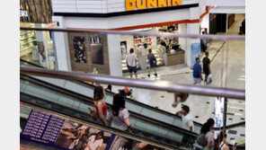 트럼프 관세 직격탄…美 소비자, 연말 쇼핑비 1인당 19만원↑