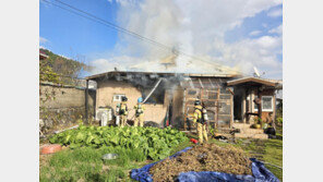 ‘전기장판 불 나’ 서천서 단독 주택 화재로 전소…2800만 원 피해