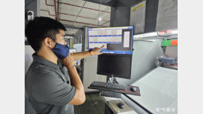 285m 원단 속 먼지크기 결함, AI가 2분에 113개 콕 집어내