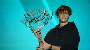 신네르, 파리 마스터스 우승…알카라스 제치고 세계랭킹 1위 복귀