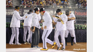 골든블랑, LG트윈스 한국시리즈 우승축하주 선정… 화려한 ‘샴페인 세리머니’