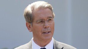 美재무, 관세 심리 앞두고 “中 희토류 통제로 비상사태… 관세로 연기 시켜”